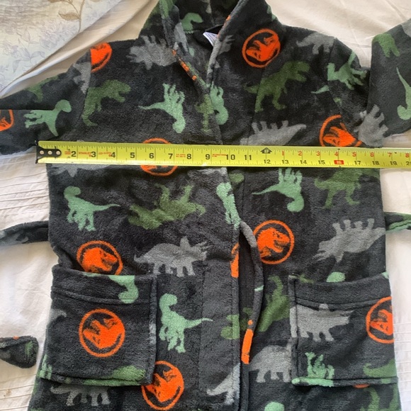 Jurassic World Dominion Fleece Robe Boys Size 8 Belt Dinosaur EUC Jurassic Park - Picture 11 of 13